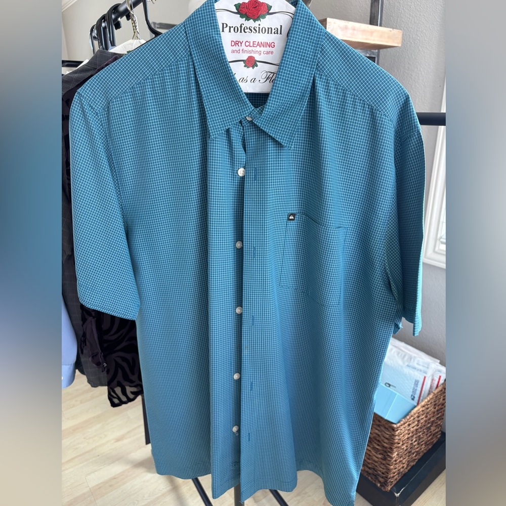 Quiksilver Men’s Button Down Shirt Sz L